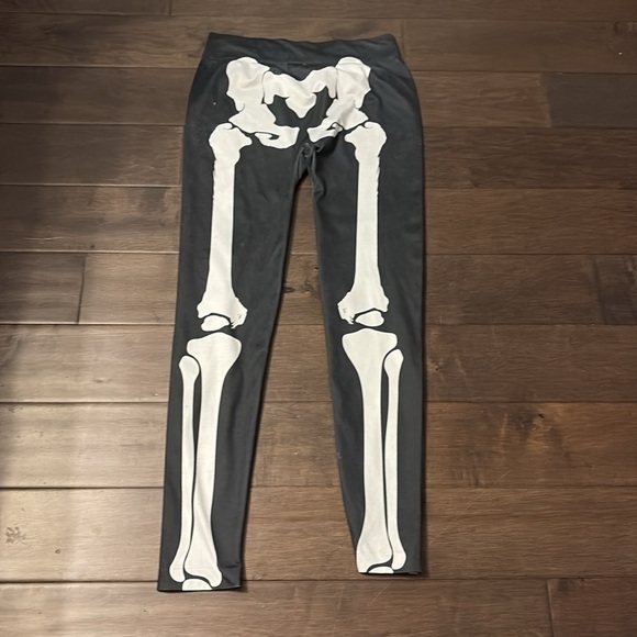 4/$20 Skeleton leggings size s/m youth, Halloween black-and-white - Picture 2 of 5